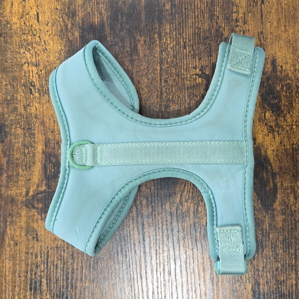 Light green step in harness Size M